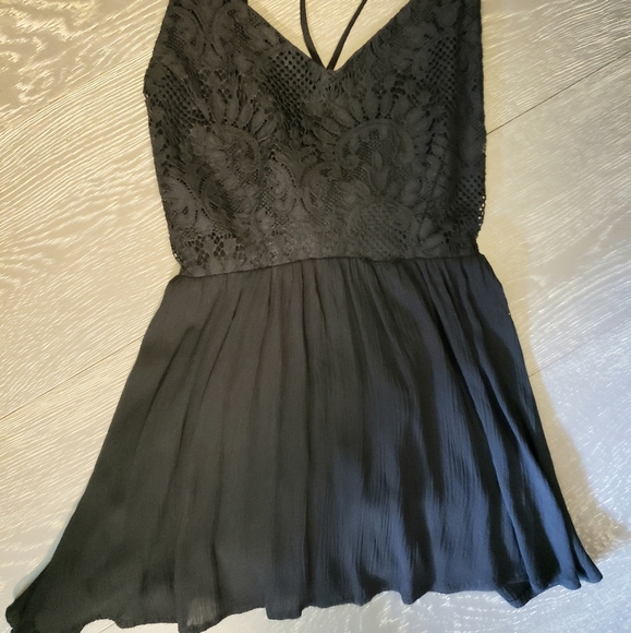 Strappy Open Back Top - Picture 2 of 4